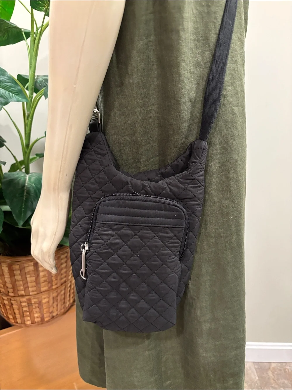 Travelon Anti-Theft Boho Insulated Water Bottle Tote in Black